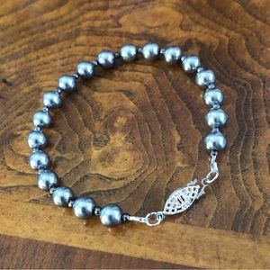 Vintage gray pearl bead bracelet